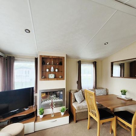 Lakeside Cotswold Holiday Home ไซเร็นเซสเตอร์ ภายนอก รูปภาพ