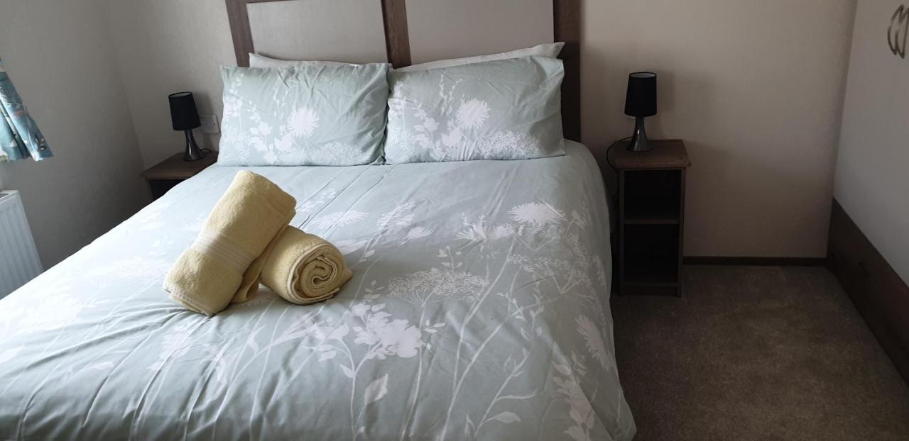 Lakeside Cotswold Holiday Home ไซเร็นเซสเตอร์ ภายนอก รูปภาพ