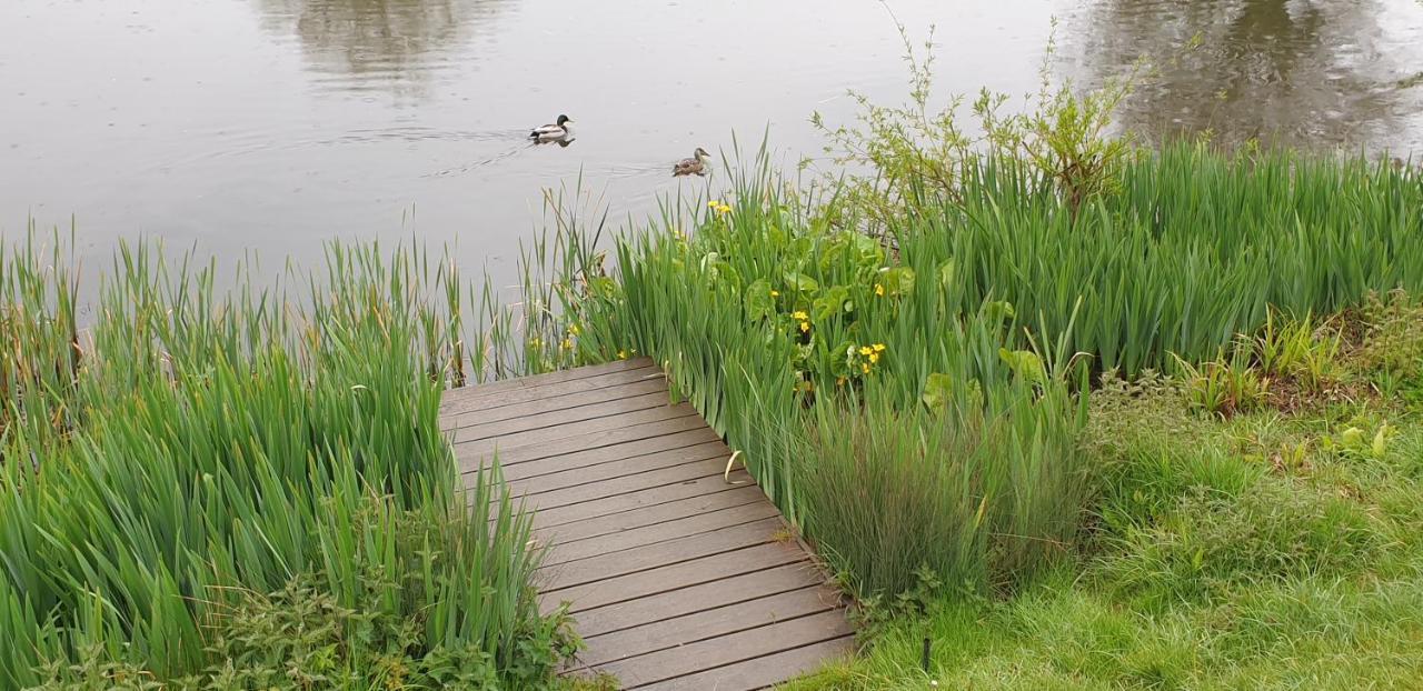 Lakeside Cotswold Holiday Home ไซเร็นเซสเตอร์ ภายนอก รูปภาพ