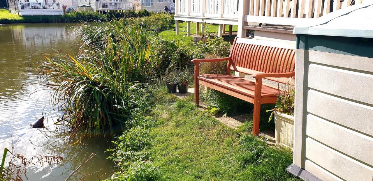 Lakeside Cotswold Holiday Home ไซเร็นเซสเตอร์ ภายนอก รูปภาพ
