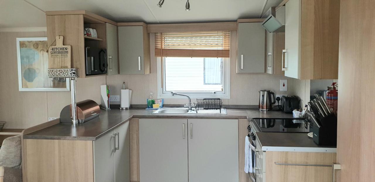 Lakeside Cotswold Holiday Home ไซเร็นเซสเตอร์ ภายนอก รูปภาพ
