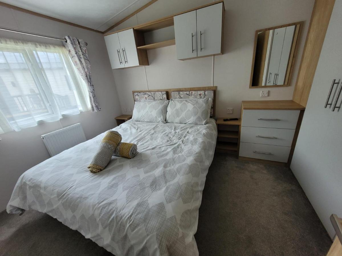Lakeside Cotswold Holiday Home ไซเร็นเซสเตอร์ ภายนอก รูปภาพ