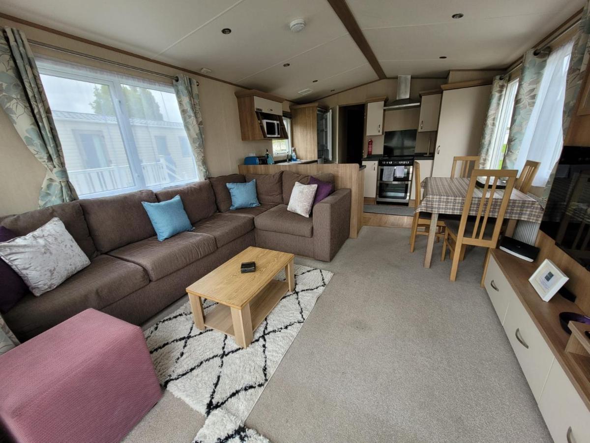 Lakeside Cotswold Holiday Home ไซเร็นเซสเตอร์ ภายนอก รูปภาพ
