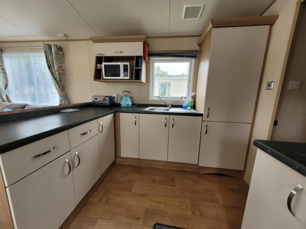 Lakeside Cotswold Holiday Home ไซเร็นเซสเตอร์ ภายนอก รูปภาพ
