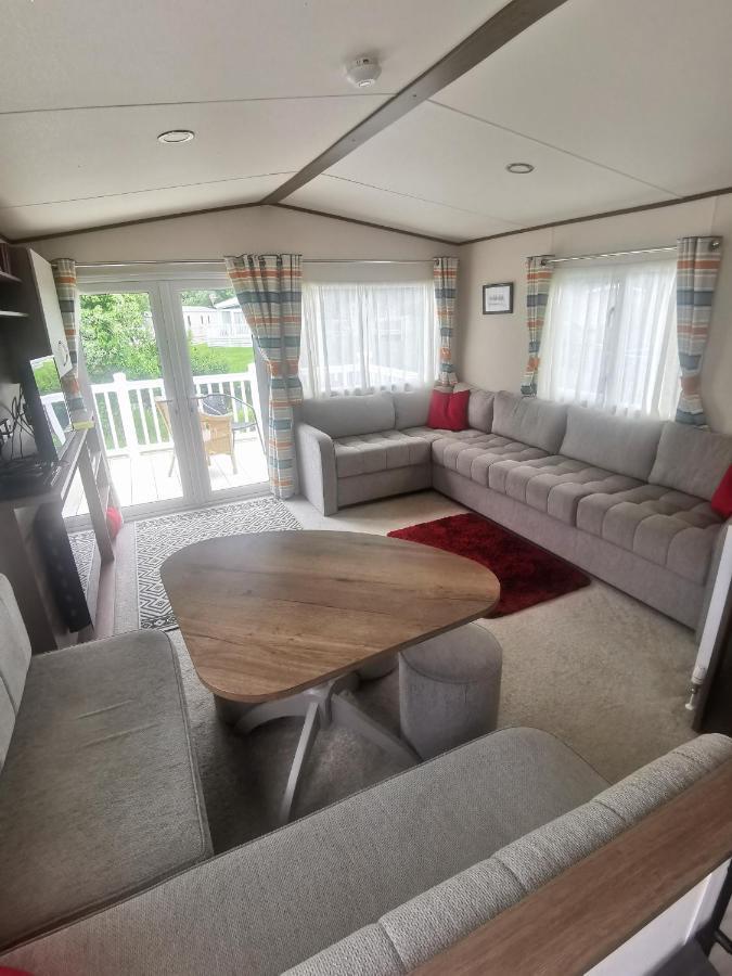 Lakeside Cotswold Holiday Home ไซเร็นเซสเตอร์ ภายนอก รูปภาพ