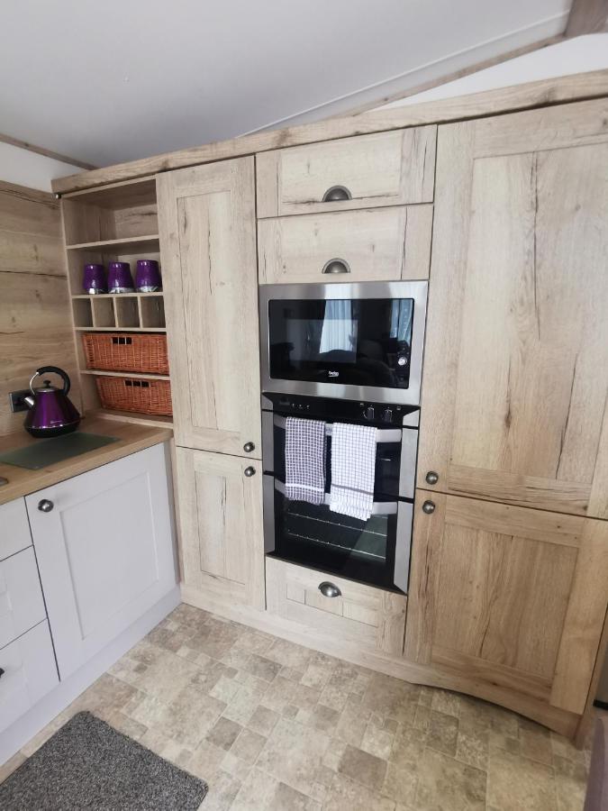Lakeside Cotswold Holiday Home ไซเร็นเซสเตอร์ ภายนอก รูปภาพ