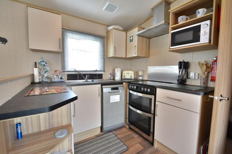 Lakeside Cotswold Holiday Home ไซเร็นเซสเตอร์ ภายนอก รูปภาพ