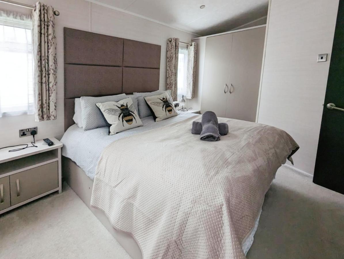 Lakeside Cotswold Holiday Home ไซเร็นเซสเตอร์ ภายนอก รูปภาพ