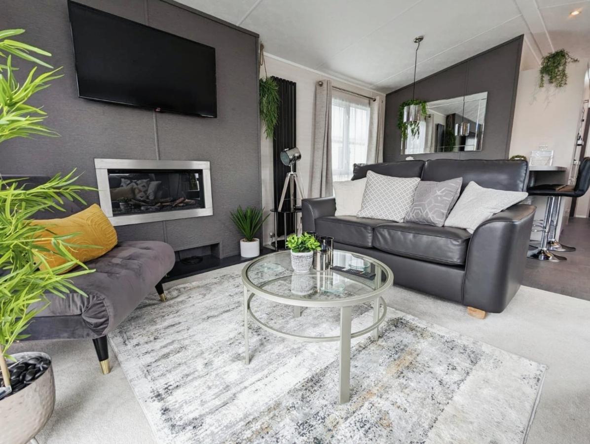 Lakeside Cotswold Holiday Home ไซเร็นเซสเตอร์ ภายนอก รูปภาพ