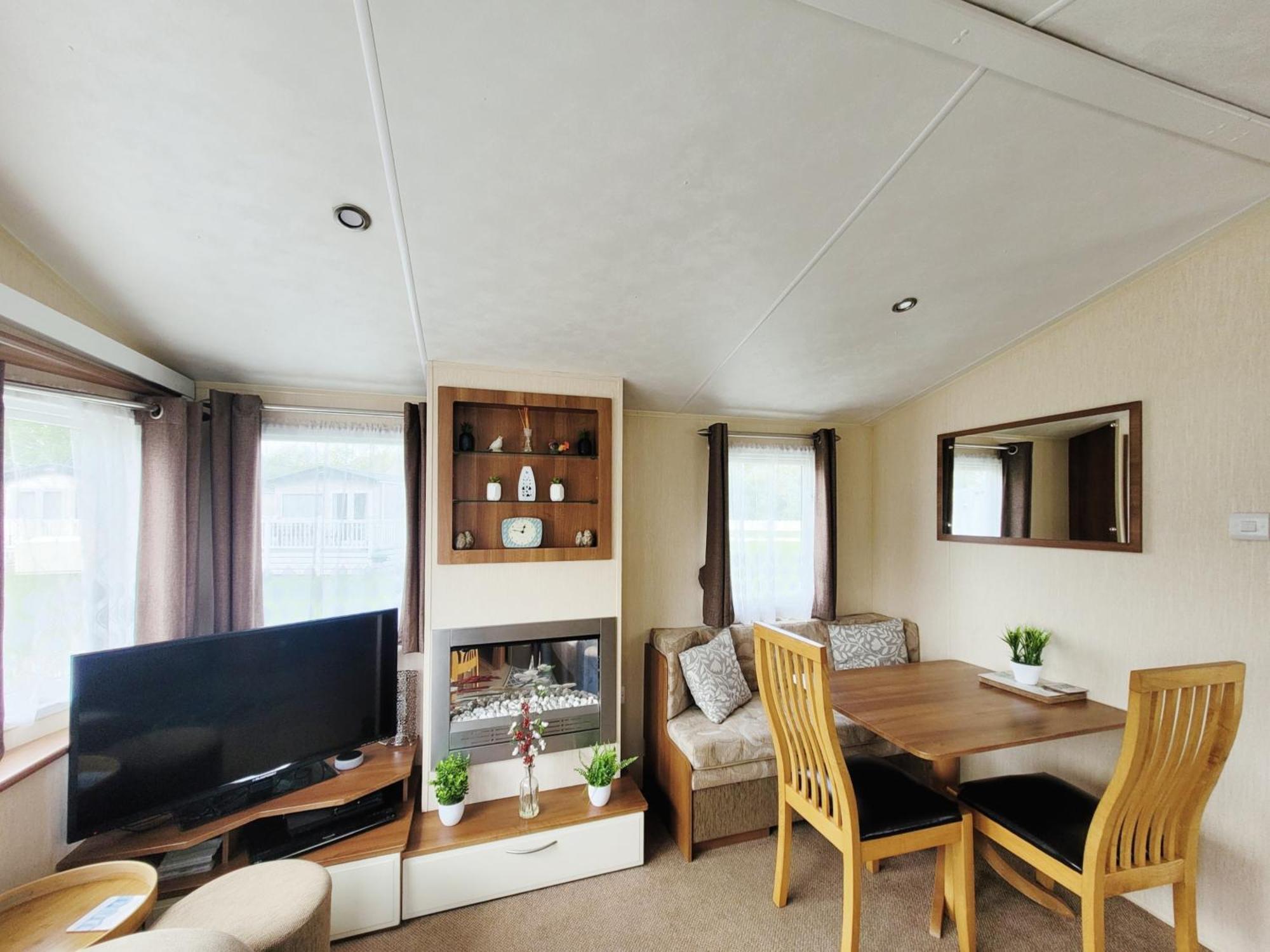 Lakeside Cotswold Holiday Home ไซเร็นเซสเตอร์ ภายนอก รูปภาพ