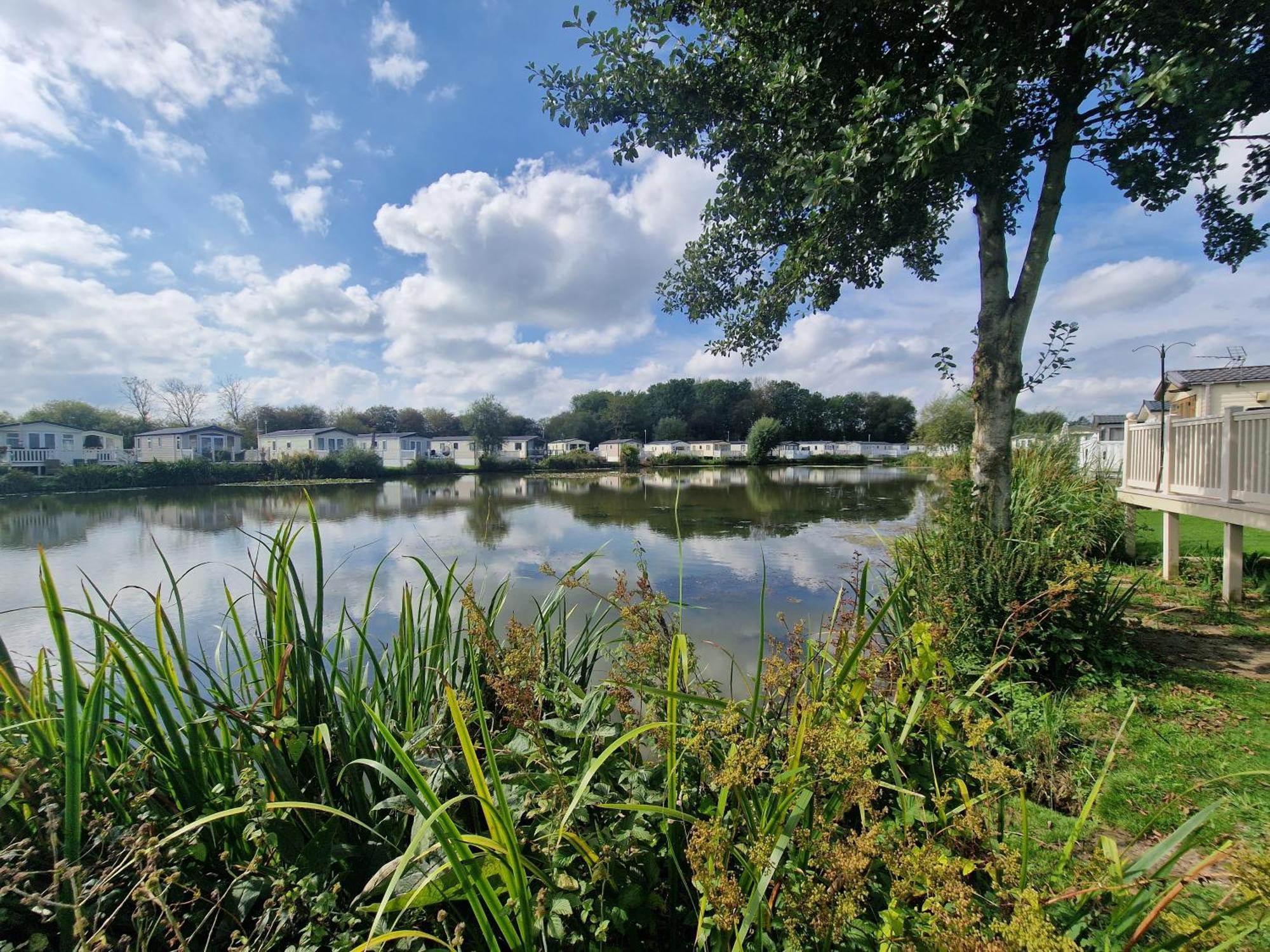 Lakeside Cotswold Holiday Home ไซเร็นเซสเตอร์ ภายนอก รูปภาพ
