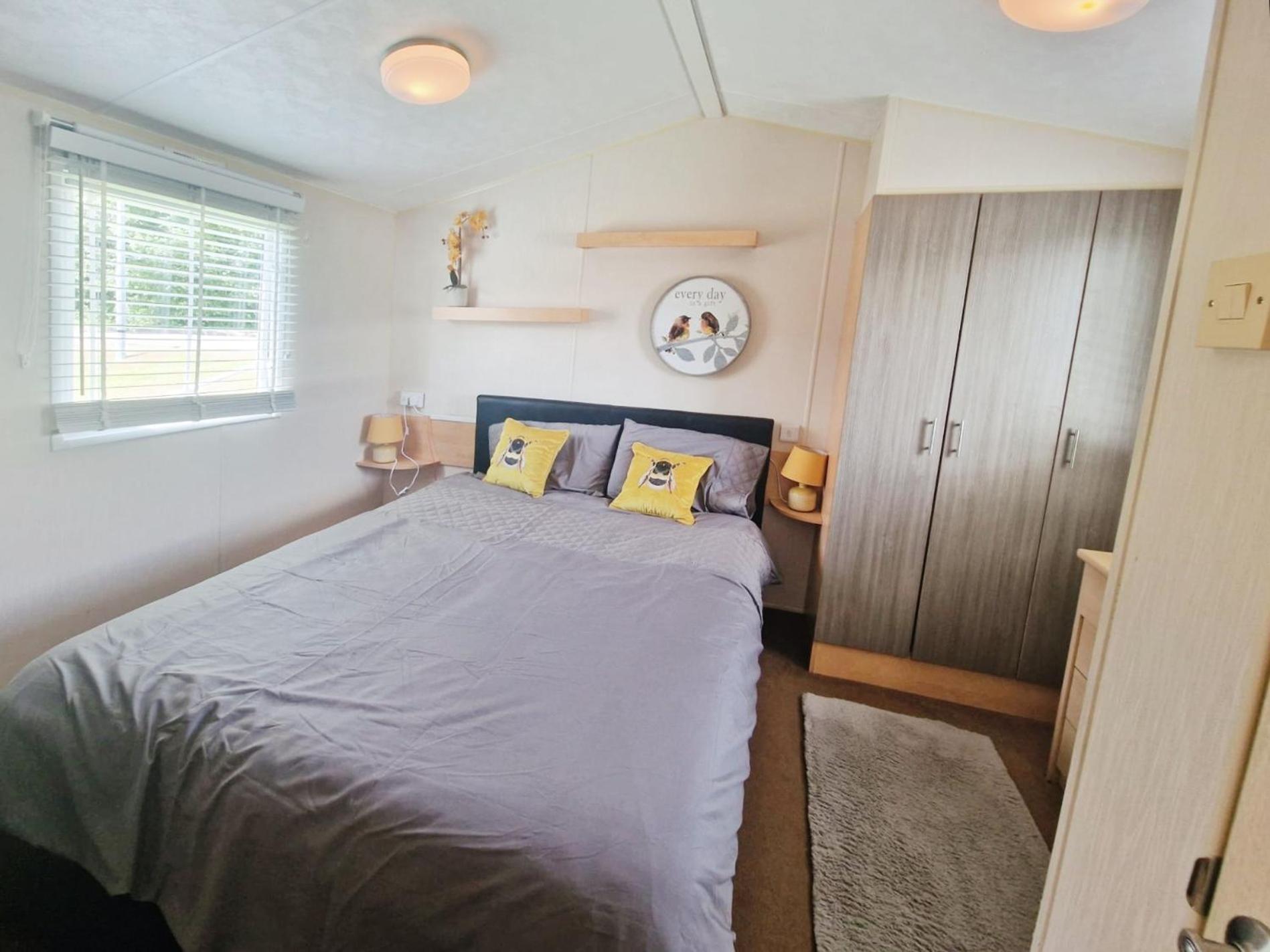 Lakeside Cotswold Holiday Home ไซเร็นเซสเตอร์ ภายนอก รูปภาพ
