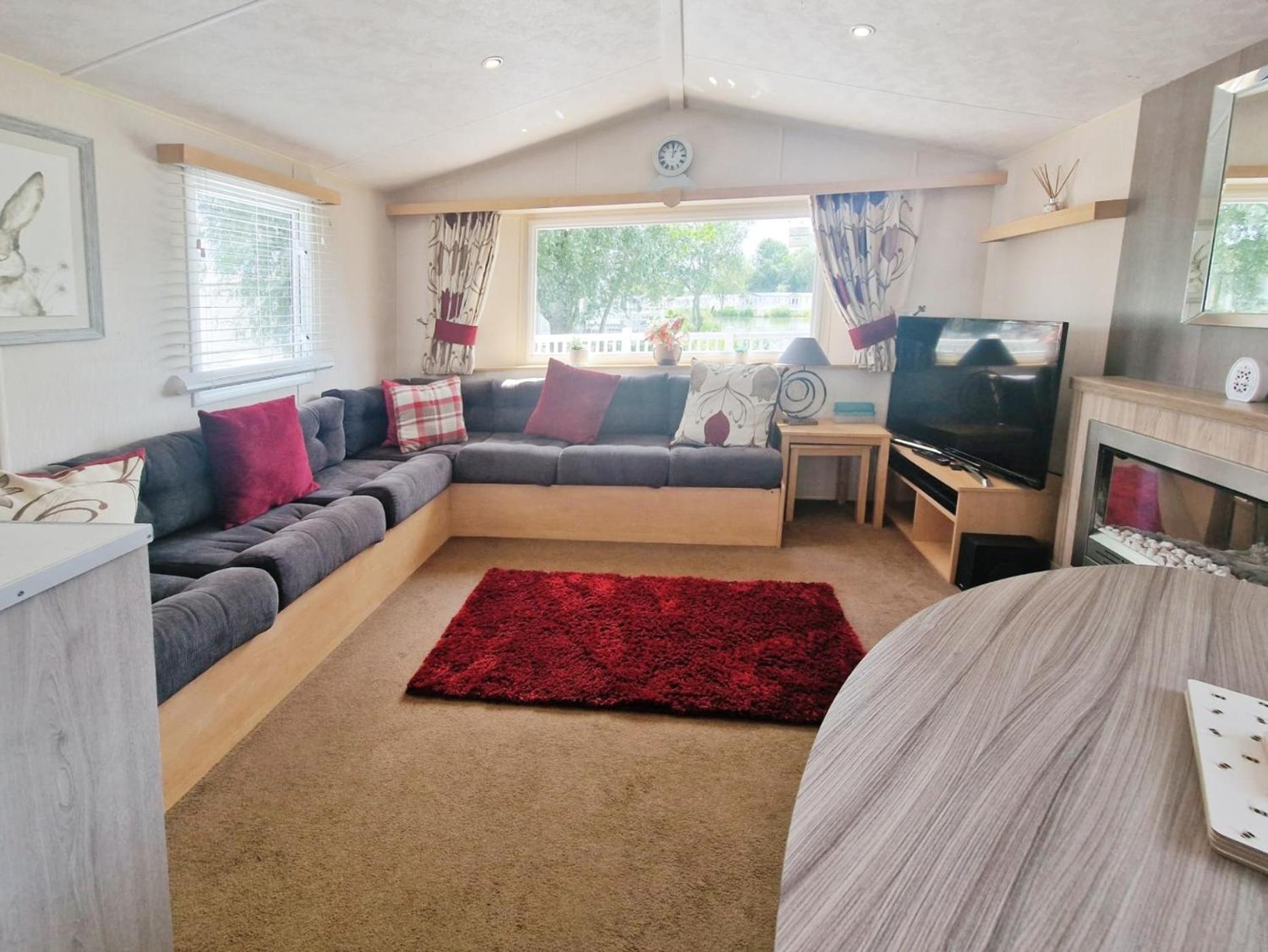 Lakeside Cotswold Holiday Home ไซเร็นเซสเตอร์ ภายนอก รูปภาพ